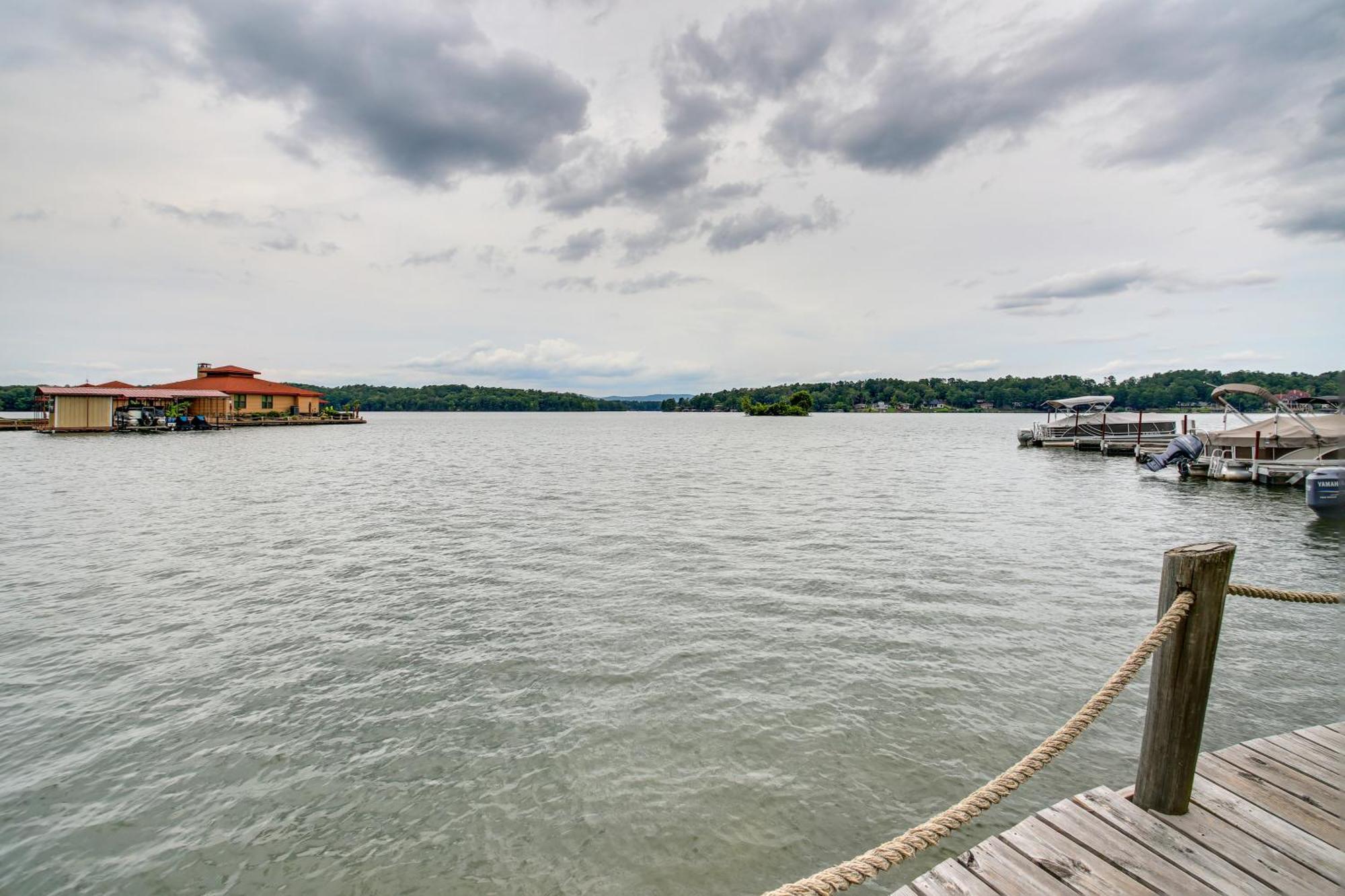 Spacious Hot Springs Penthouse Stunning Lake View Exterior photo