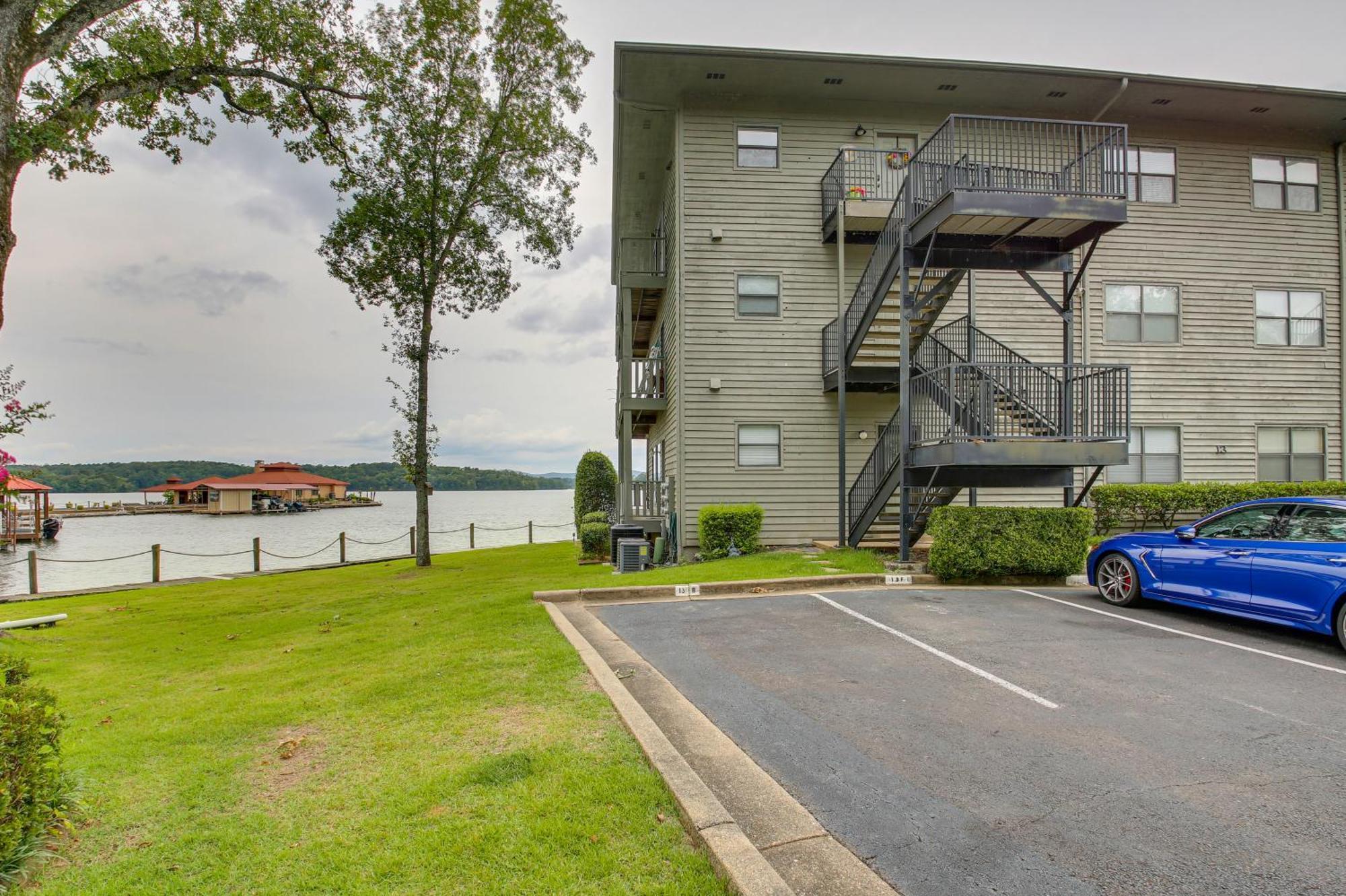 Spacious Hot Springs Penthouse Stunning Lake View Exterior photo